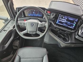 S660 V8 6x2/4 / 2 x PTO / PARKING COOLER / FULL AIR